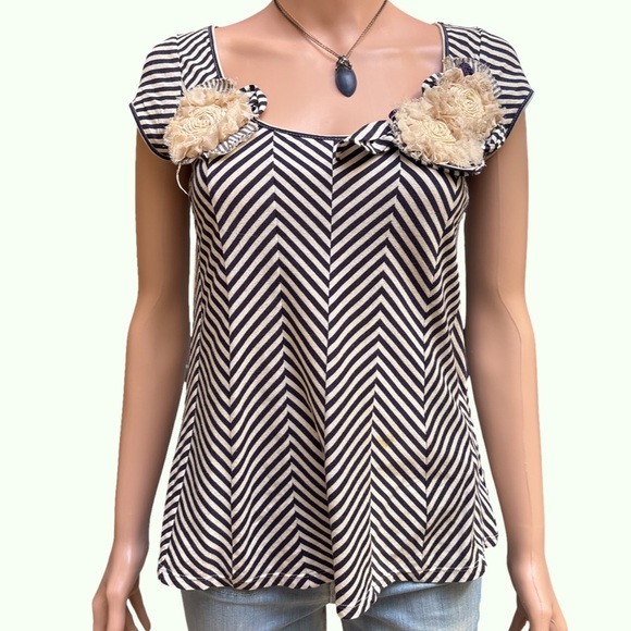 Little Yellow Button by Anthropologie Black White Asymmetrical Cap Sleeve Top XS - Picture 1 of 8